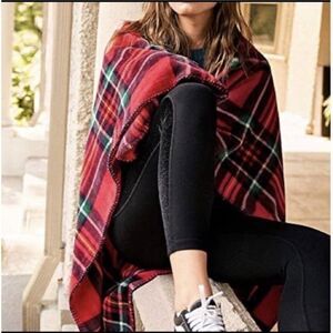 NWT Victoria's Secret *COZY* Fleece Red Plaid Blanket Throw 50"x60"